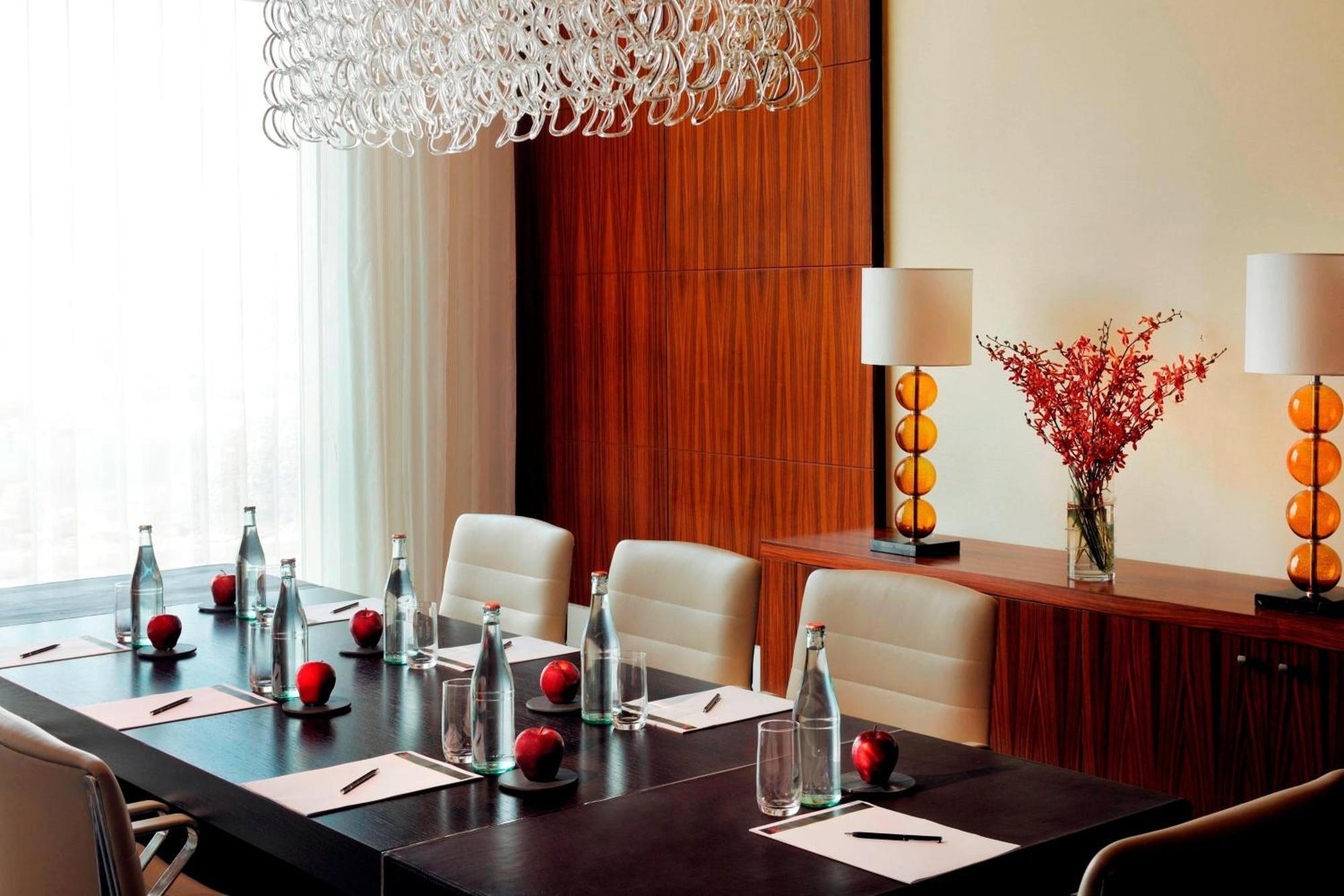 Marriott Hotel Al Jaddaf Dubai Eksteriør billede Meeting room at the Mandarin Oriental, Munich