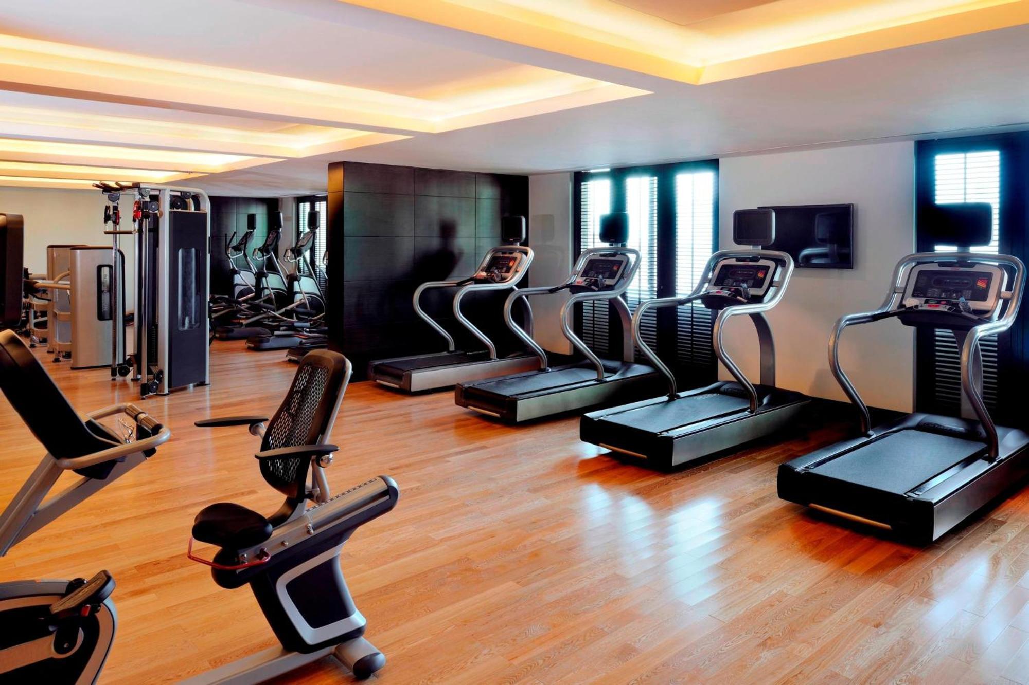 Marriott Hotel Al Jaddaf Dubai Eksteriør billede The gym at the hotel