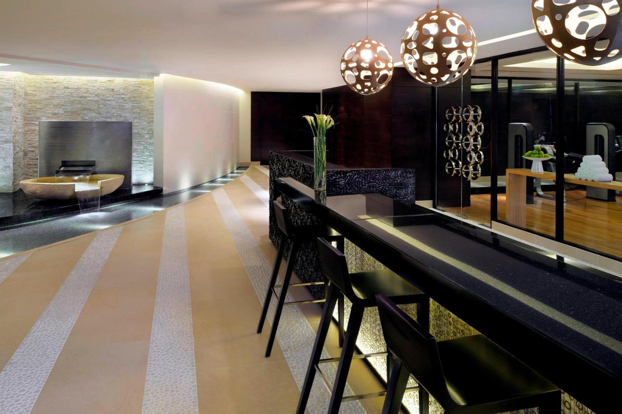 Marriott Hotel Al Jaddaf Dubai Eksteriør billede The bar at the W lounge at Beijing Capital International Airport