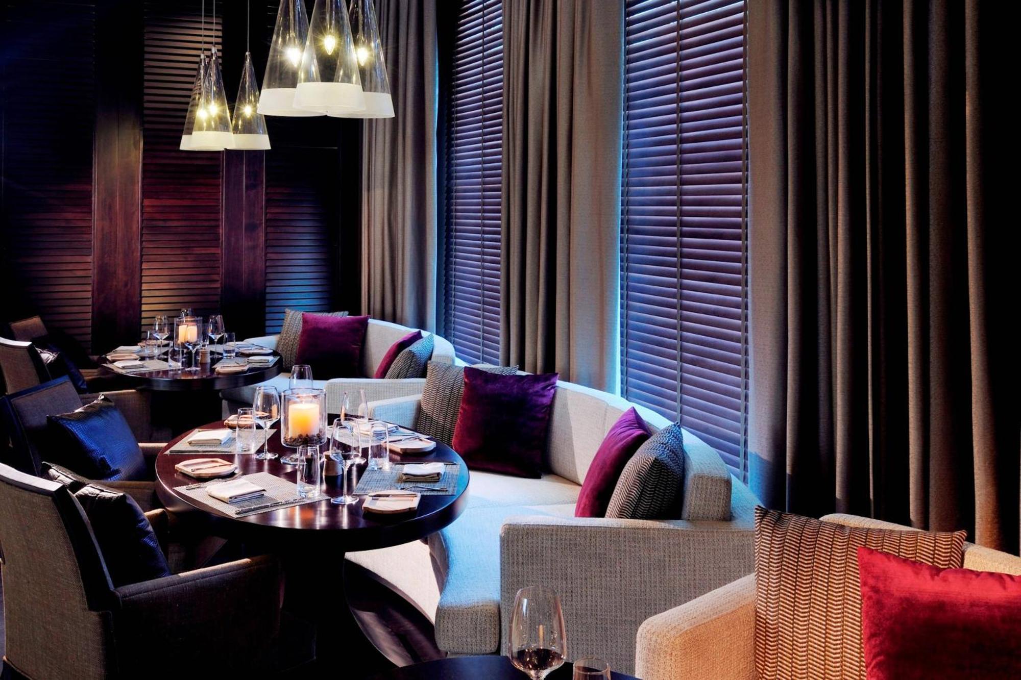 Marriott Hotel Al Jaddaf Dubai Eksteriør billede The interior of the restaurant